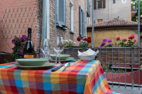 Capo di Lucca Home - in the historical center with terrace
